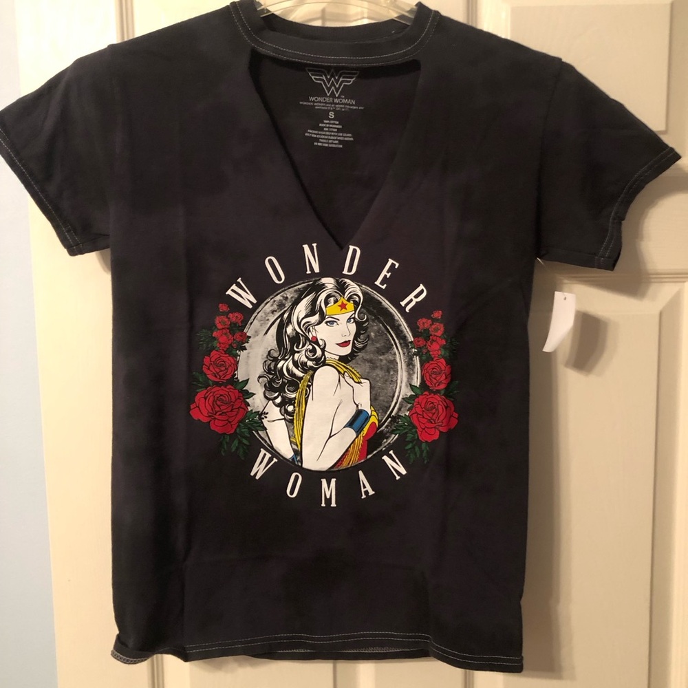 Wonder Woman Black Graphic Tee With Unique Cut Out Neckline SZ Small 100% Cotton